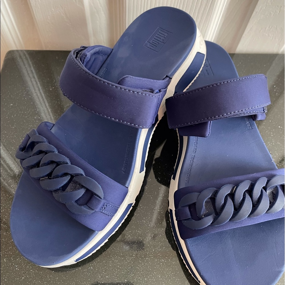 Fitflop comfort sandals. Woman’s size 7. Navy